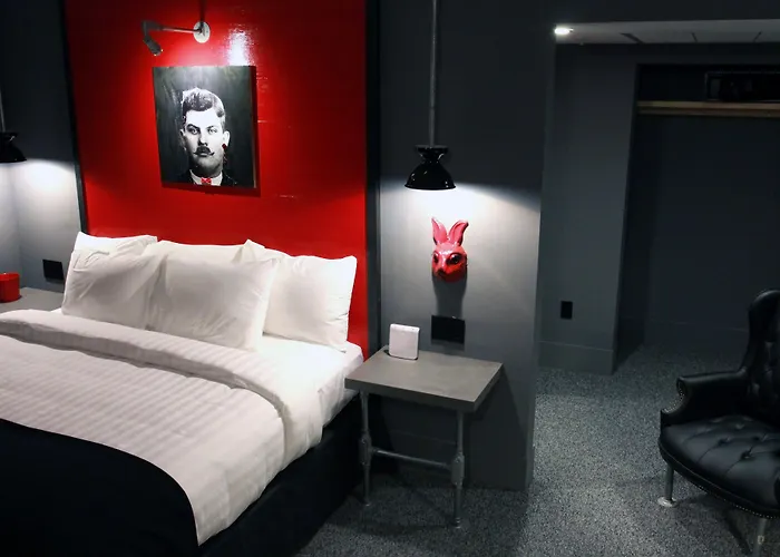 Hotel Gaythering - Gay Hotel - All Adults Welcome